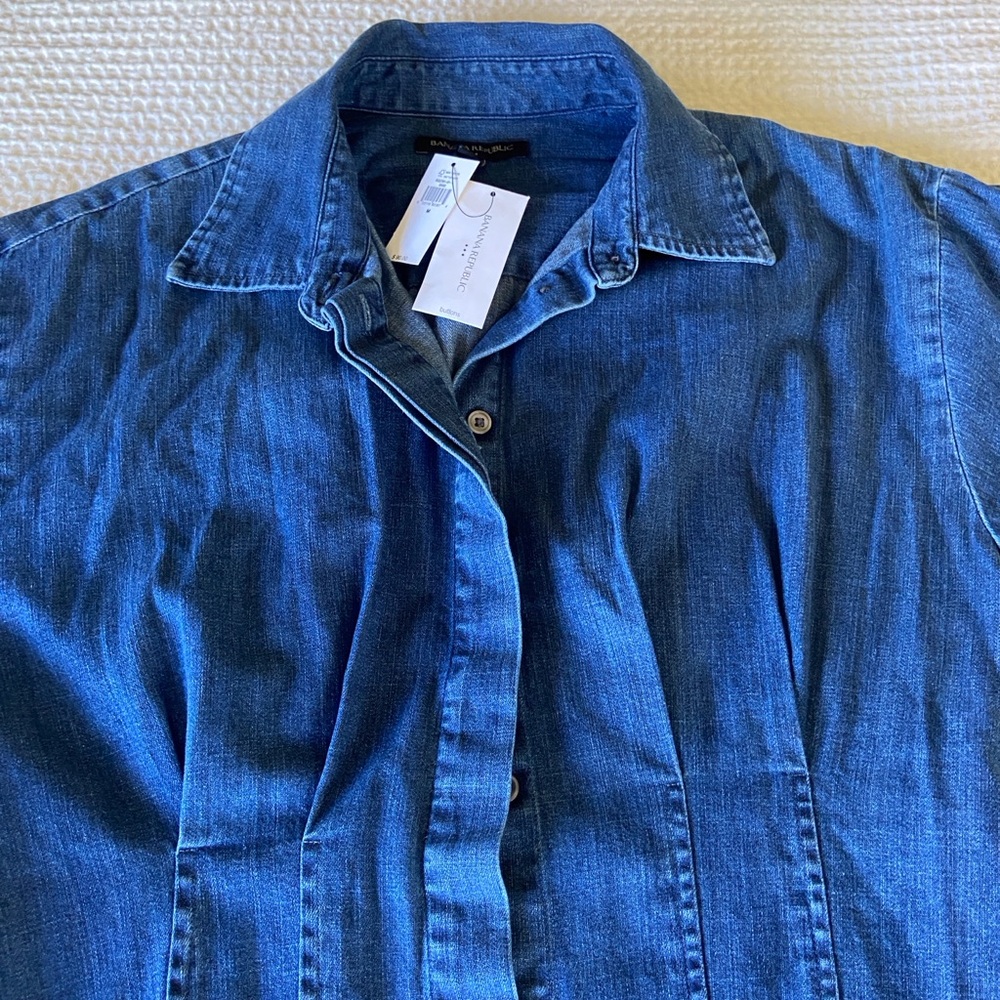 Banana republic denim blouse size M NEW
